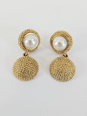 Vintage Erwin Pearl Signed Textured Gold Tone Faux Pearl Round Dangle Earrings